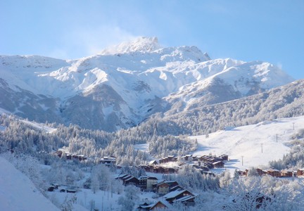 La station de ski de Valmorel sous la neige